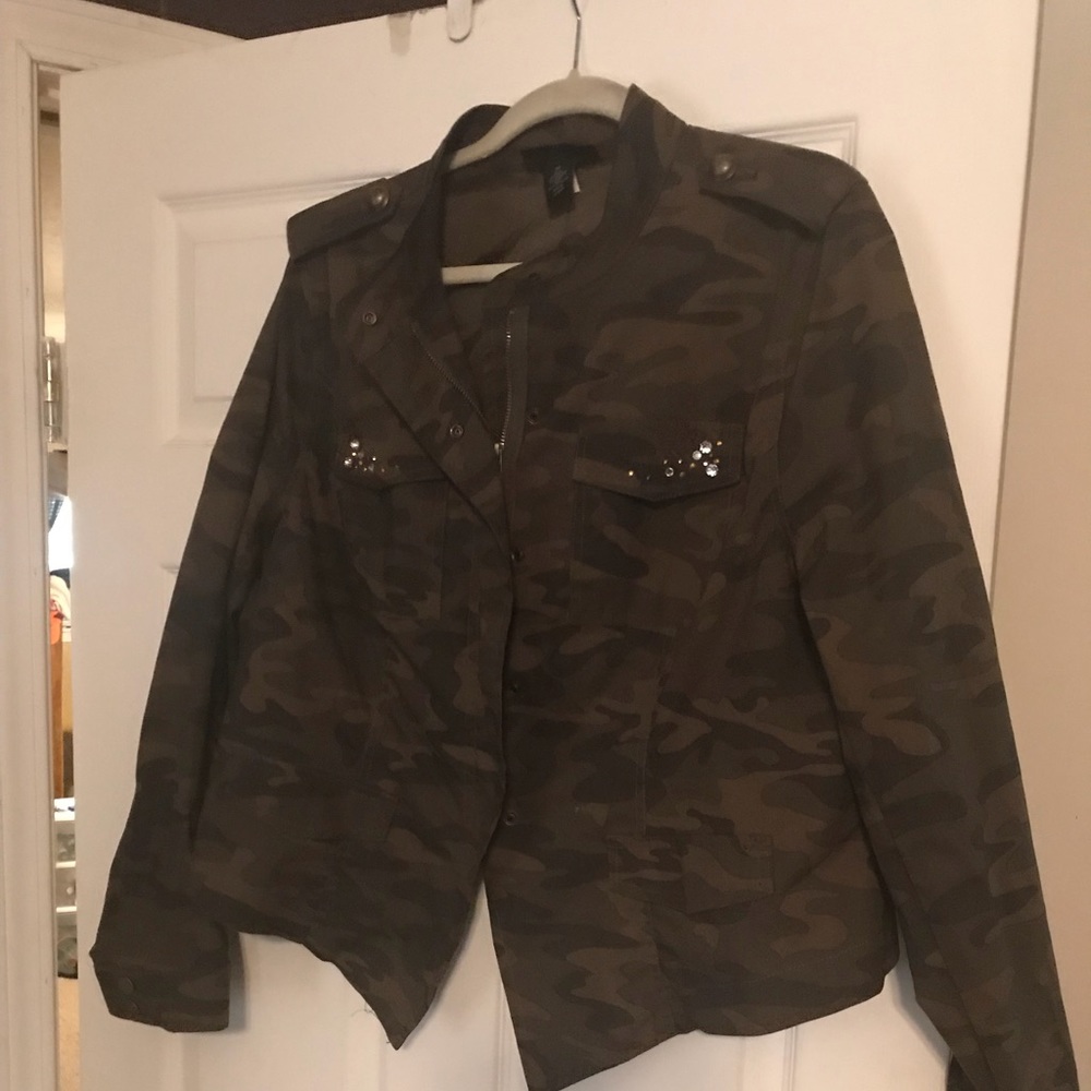 Camo skull jacket NWOT